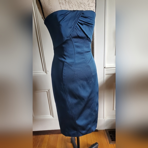 Zac Posen Dresses & Skirts - Zac Pozen teal body-hugging dress with structure, front bow, back zips sz XS